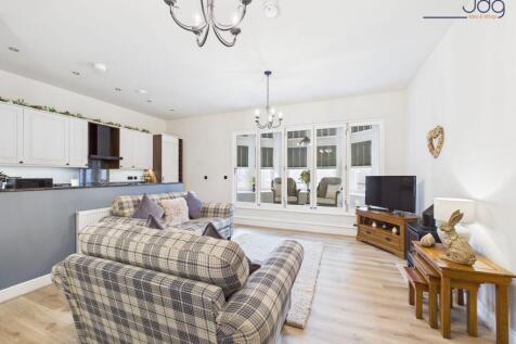 Open Plan Living / Kitchen