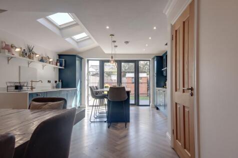 Open-plan kitchen/diner