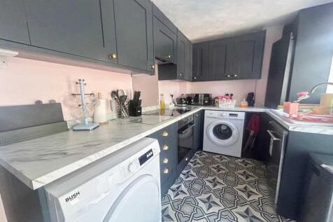 Kitchen2.jpg