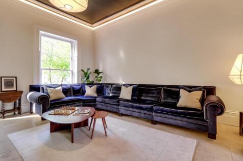 Living Room (14).jpg