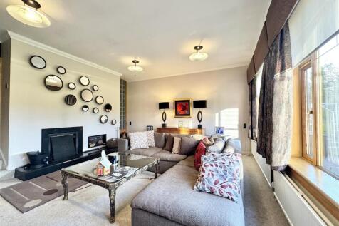 5 bed, 3 bath Detached Bungalow in Glasgow - Photo 4