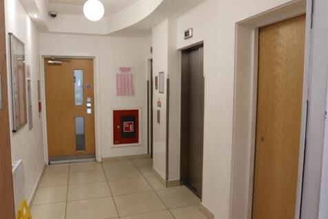 Entrance Lobby/Lift