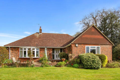 SPACIOUS, LUXURY BUNGALOW WITH DELIGHTFUL GARDEN 