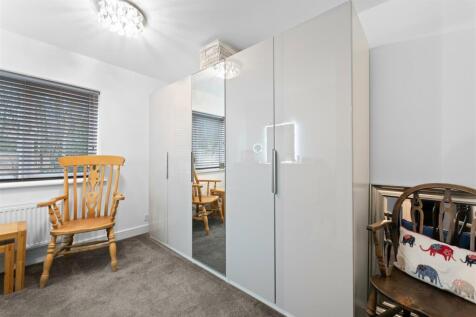 2 Edale Drive-04.jpg