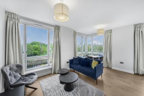 MODERN & STYLISH apartment in ever-popular SUGAR HOUSE ISLAND. Property benefits from CONCIERGE service and FREE EXTRA STORAGE