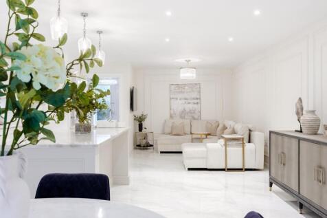 Kitchen / Lounge