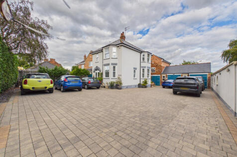 6 Bedroom Detached House - For Sale