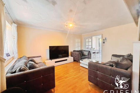 Fielding Avenue, Tilbury, RM18 photo 4