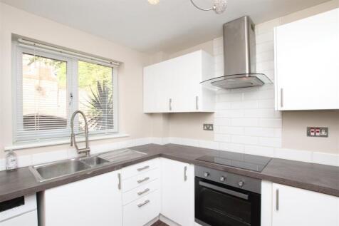 Kitchen_.JPG