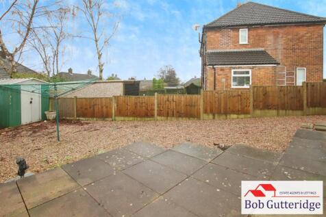 ENCLOSED REAR GARDEN