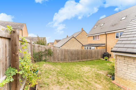 35 Saywell Crescent-20