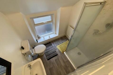 SECOND SHOWER ROOM 