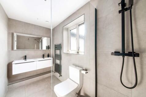 BEDROOM ONE EN-SUITE