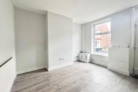 Dagmar Grove, Beeston, NG9 photo 4