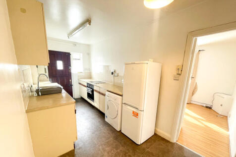 Wraysbury, Berkshire photo 3
