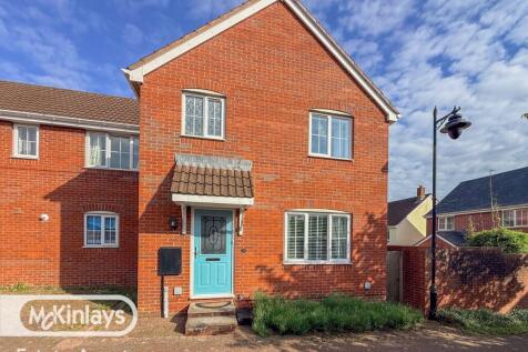 Modern Three Bedroom Semi-Detached Home with Sout