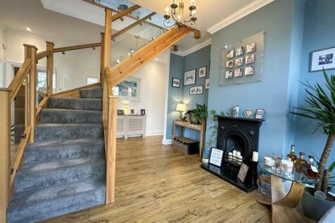 ALTERNATE VIEW OF SITTING ROOM