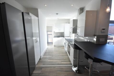 4-bed flat on Forsyth Road, Newcastle Upon Tyne, NE2, £2,825/mo