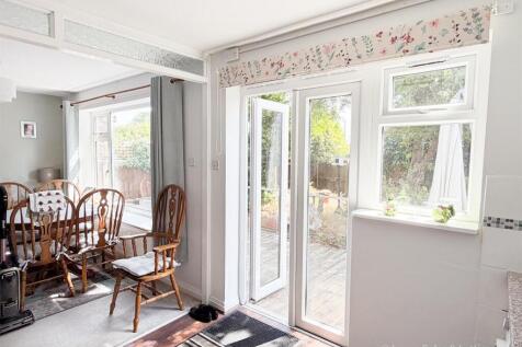 4 Byron Rd Kettering-2.jpg