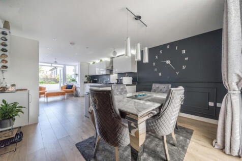 1343017-8-68b56fb...