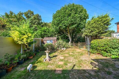 Rowan Close, BN41 (22).JPG