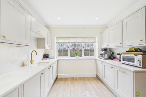 Presented by James Hillier at EweMove Bexleyheath 
