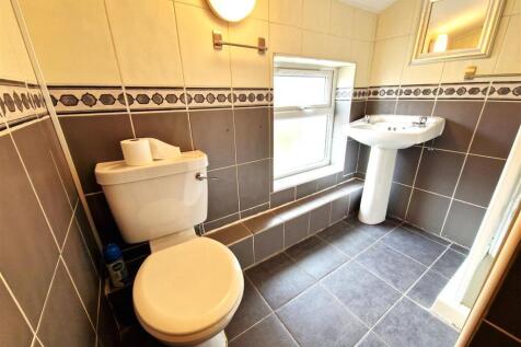 Abbey Street 38c - Bathroom.jpg