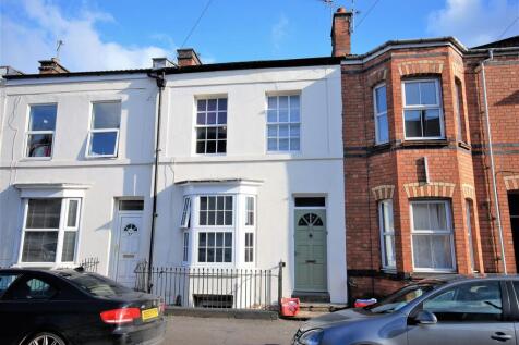 5-bed flat on George Street, Leamington Spa, £2,375/mo