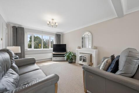 Open Plan Lounge / Dining Room