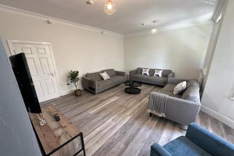 7-bed house on 112 Whitham Road, Broomhill, S10, £3,852/mo