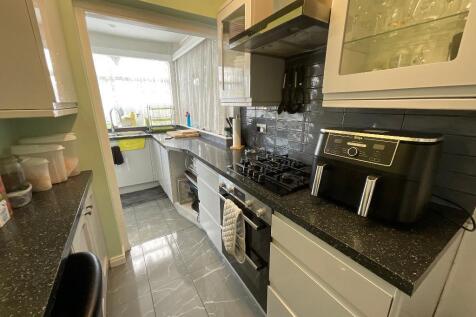 KITCHEN 12'4 x 5'7>16'