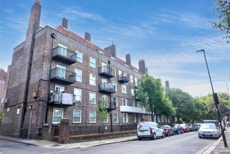 Auction date - 20/08/2026. New 990 Year Lease, Reception Room, Four Bedroom, Kitchen, Bathroom, GIA approximately 79.06 sq m (851 sq ft), Streatham Hill rail station is approximately 0.8 miles to the 