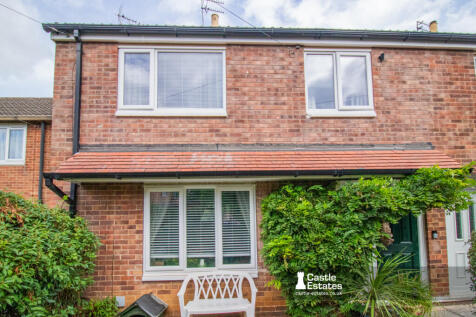 Three bedroom End-terraced house for sale