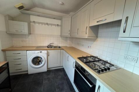 Carrickknowe Avenue, Edinburgh, EH12 photo 4