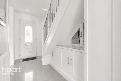 Ilkley Close, LONDON photo 5