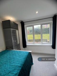 Comes Fully Furnished (£825)
