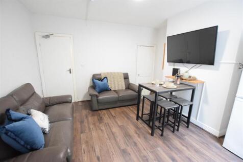 27/28 - Carholme Road - Student House photo 4
