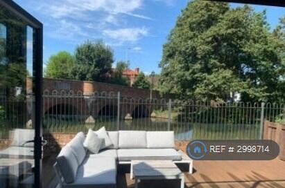 Riverside Terrace