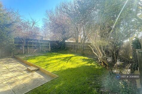 1 Bedroom Flat in NE12 8TY