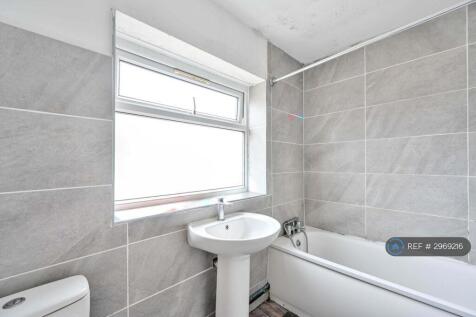 Frailey Hill, Woking, GU22 photo 5