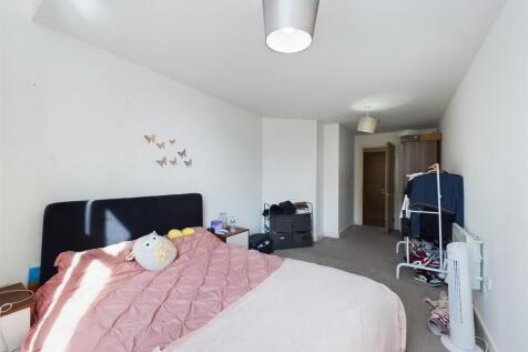 CAM01231G0-PR0070-STILL018.jpg