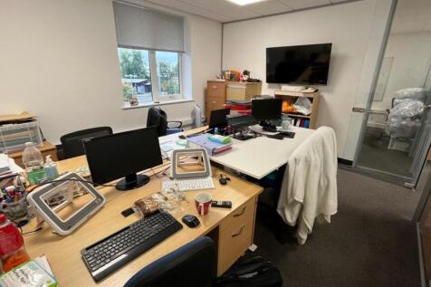 WhatsApp Image 20251001 at 121925_4779a13f.jpg