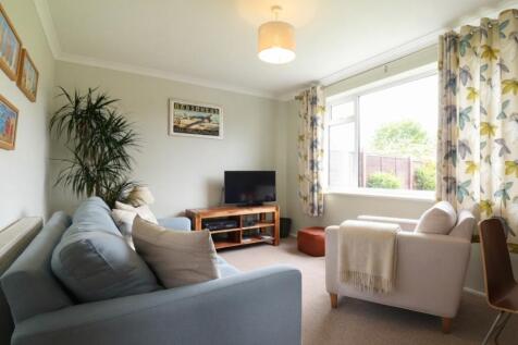 Laburnum Way, St Ives, PE27 photo 4