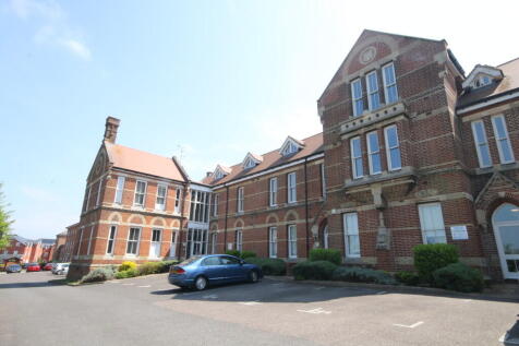 2-bed flat on George Roche Road, Canterbury, £1,375/mo