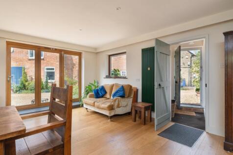 Dining Room / Entrance