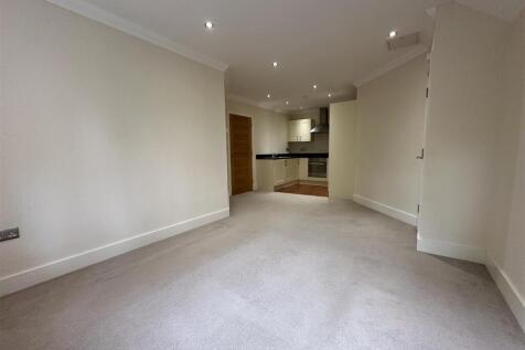 West Parley, Ferndown BH22 photo 4