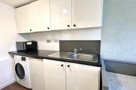 Oakhill Close, Ashtead, KT21 photo 3