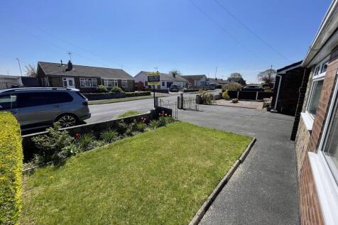Front Garden &amp; Views 