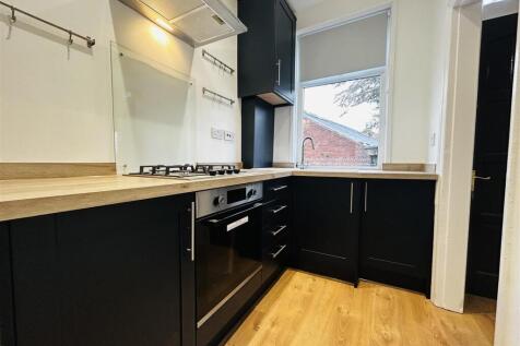 4 bed flat to rent Coverton Road, London SW17 0QN