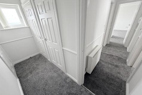 ENTRANCE &amp; HALL